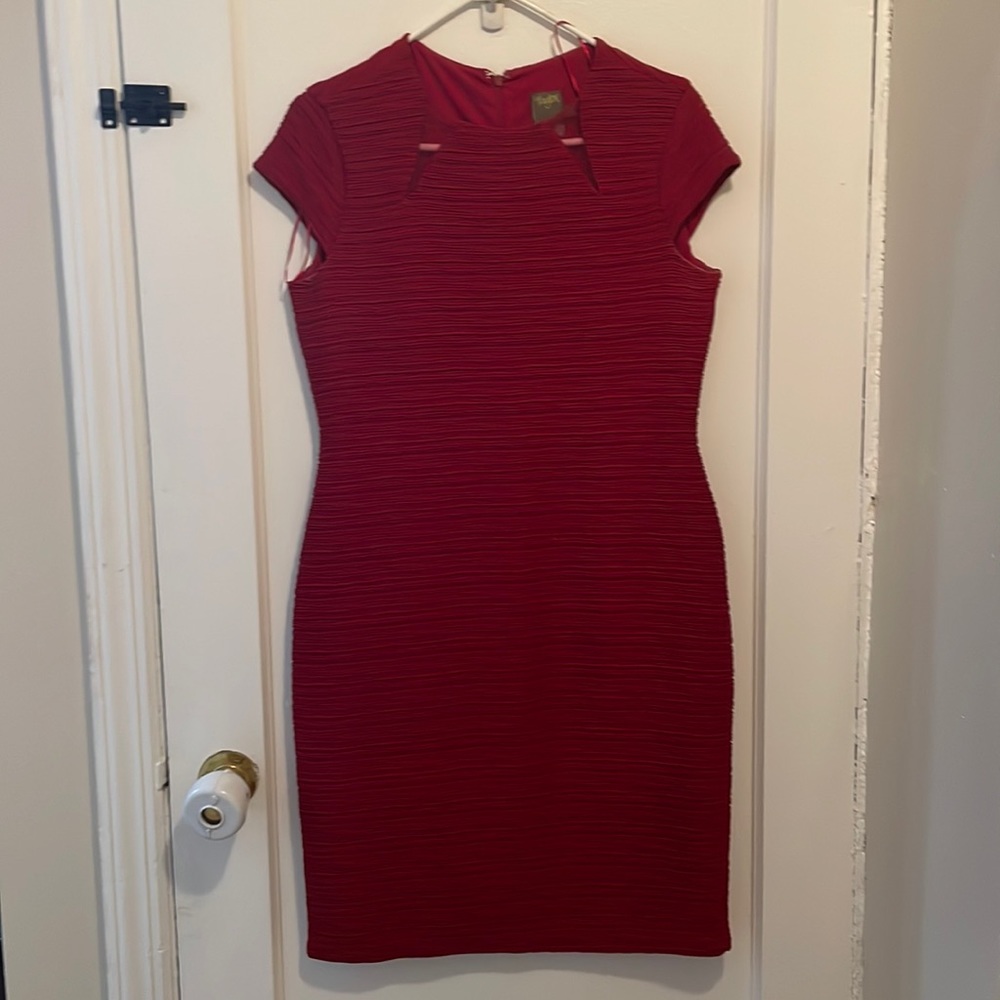 Beautiful ribbed red dress